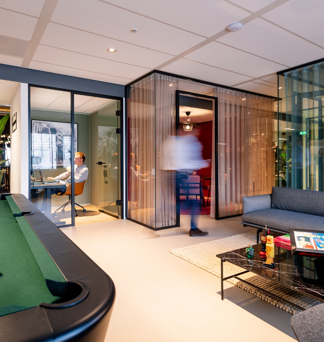 Sinds onze oprichting in 2010 richten wij ons op het realiseren van interieurs die inspireren én succes stimuleren.