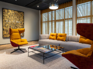 Voor het nieuwe kantoor interieur werd ons gevraagd niet alleen advies te geven, maar ook het meubilair te leveren.