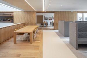 De indeling van het kantoor van Dentons bestaat uit verschillende zones, elk met een eigen uitstraling en karakter.