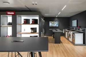 Het kantoor van Miele X is niet traditioneel ingericht maar biedt een diversiteit aan werkvormen en vergadermogelijkheden.